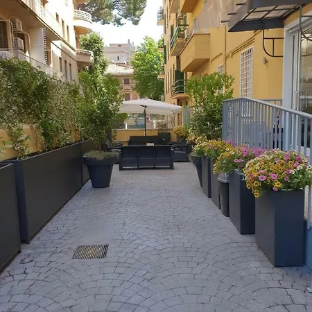 فندق Astoria Golden Gate روما